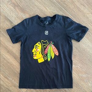 NHL BLACK HAWKS Kids Black Graphic T-Shirt. Black with logo. Size S-CH-8.